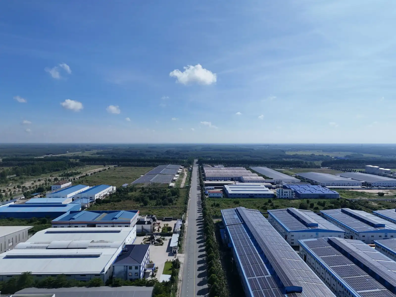 H型钢与彩钢板在工业建筑中的应用对比与选型指南